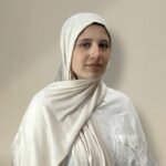 حجاب قطني عملي ومريح، بتصميم ثنية مزدوجة، ناعم ومرن بلمسة أنيقة.