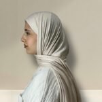 حجاب قطني عملي ومريح، بتصميم ثنية مزدوجة، ناعم ومرن بلمسة أنيقة.
