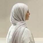⁦حجاب قطن - رمادي فاتح⁩ - الصورة ⁦2⁩
